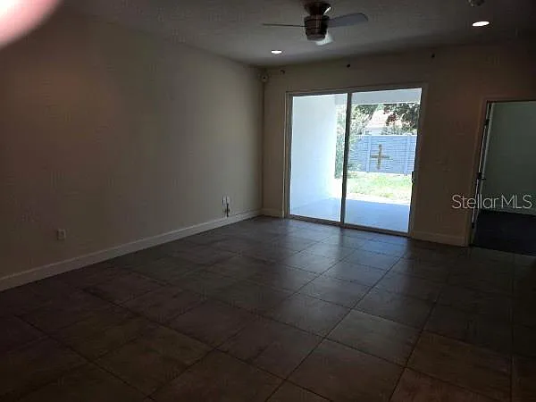 3 bed, 3.0 bath, 2166 sqft, $1,700 — Photo 4
