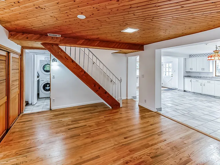 1425 N Line St — Photo 12