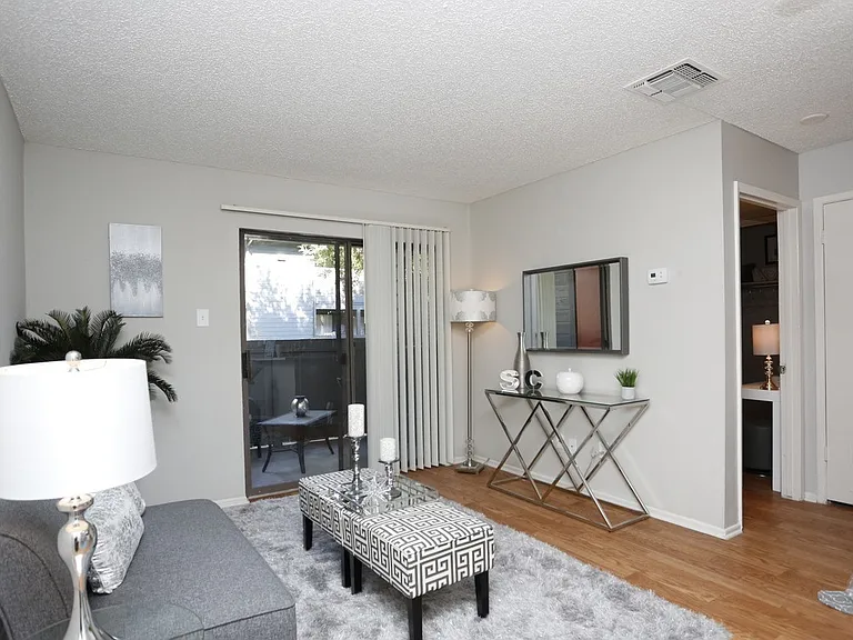 Sandcastle Apartments — Photo 19