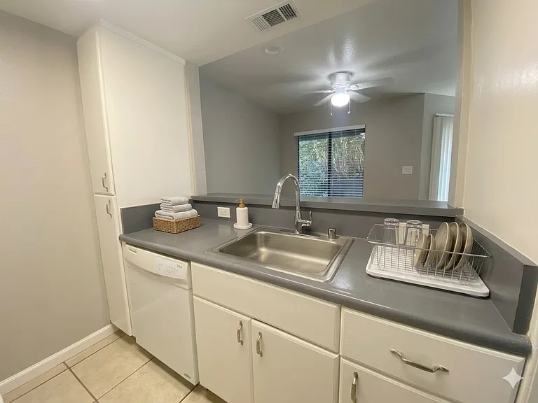 300 - 330 Parker Avenue in Rodeo — Photo 9