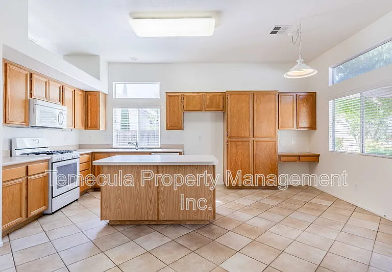 26440 Saint Ives Ct — Photo 6