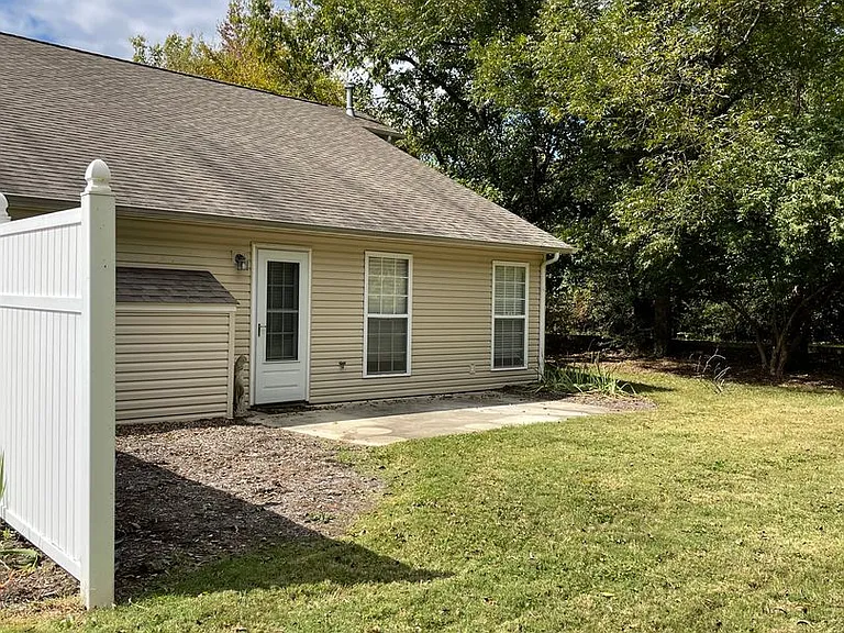 202 Concord Rd — Photo 3