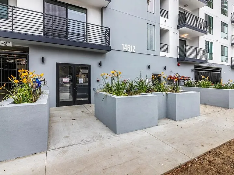 14612 Calvert St #305 — Photo 2