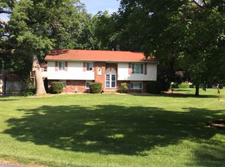 2240 Thunderbird Dr, Decatur, IL 62526