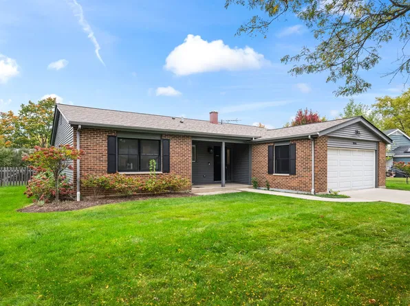 1034 Tamarack Ln, Libertyville, IL 60048