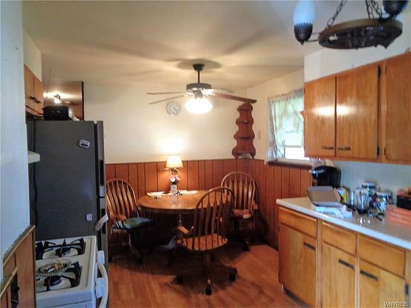 4th image of 131 Wallace Ave