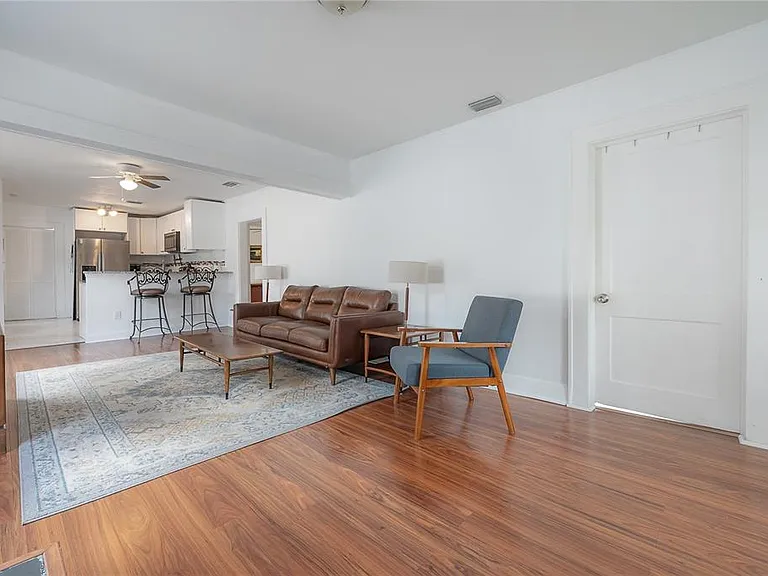 207 W Hiawatha St — Photo 3