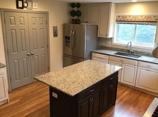 31 Little Brook Ln, Newtown, CT 06470