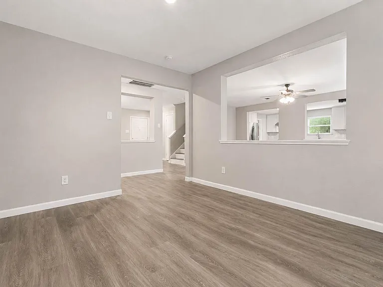 9506 Lasbury Dr — Photo 5