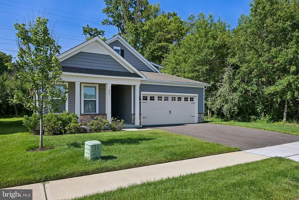 3 bed, 3.0 bath, 2442 sqft, $4,200 — Photo 2