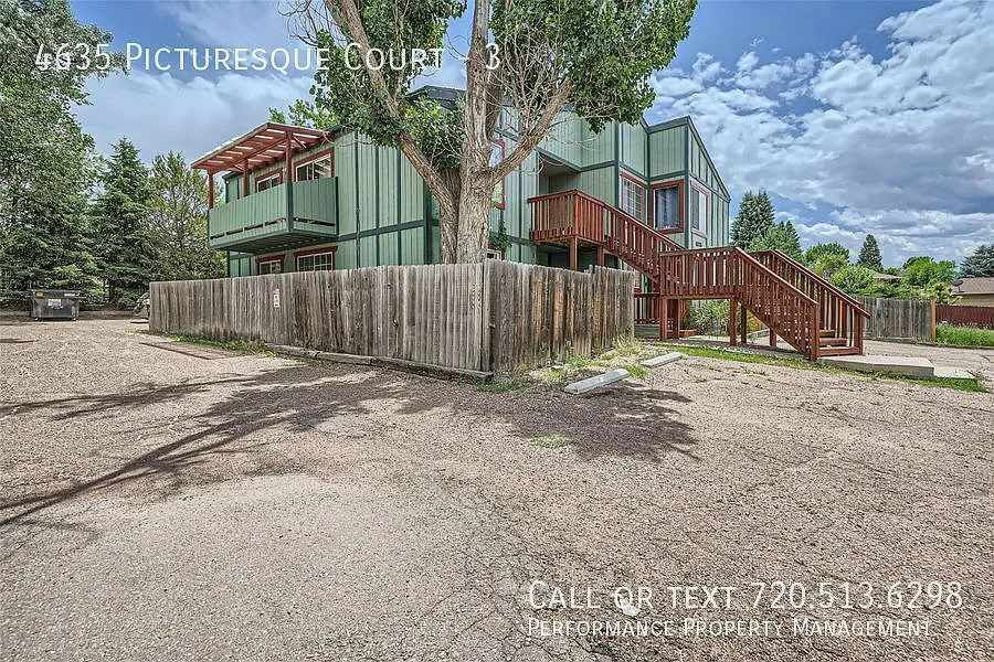 Spacious 2-Bedroom Apartment In Central Colorado Springs - Utilities Included — Photo 2
