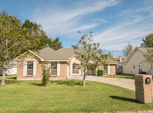 103 Village Green Dr, Youngsville, LA 70592