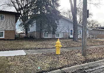 3rd image of 407 Sandburg St