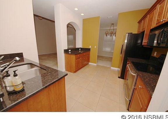 3rd image of 376 N Airport Rd