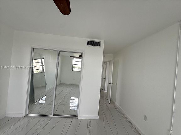 5th image of 1700 NE 191st St APT 510