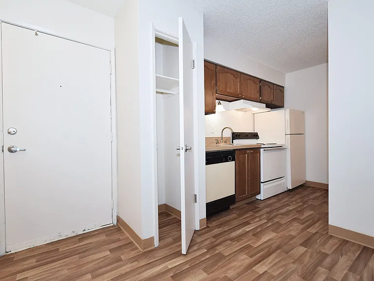 Gardenbrook Apartments — Photo 24