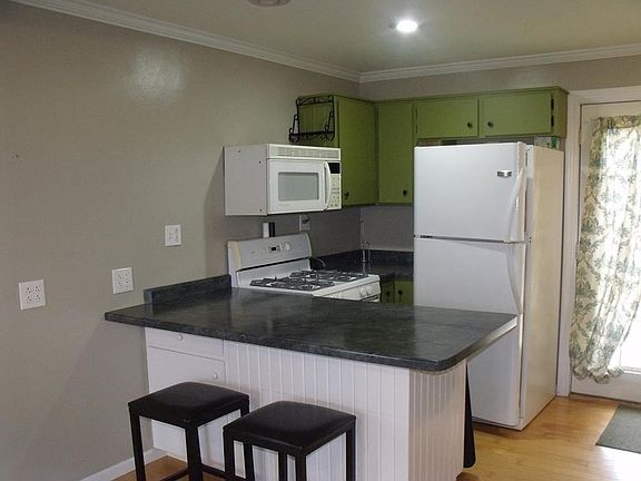 4th image of 805 N 7th Pl