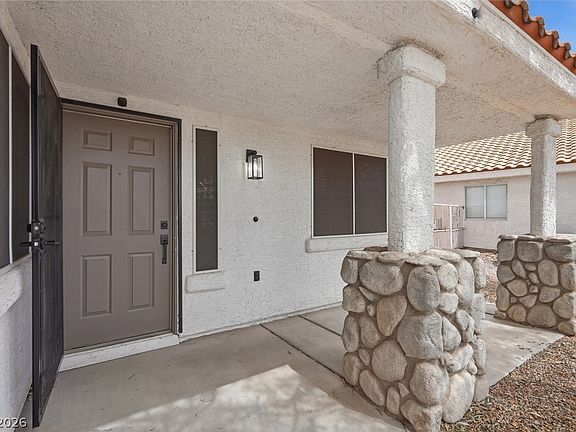 3rd image of 113 Tamarack Dr
