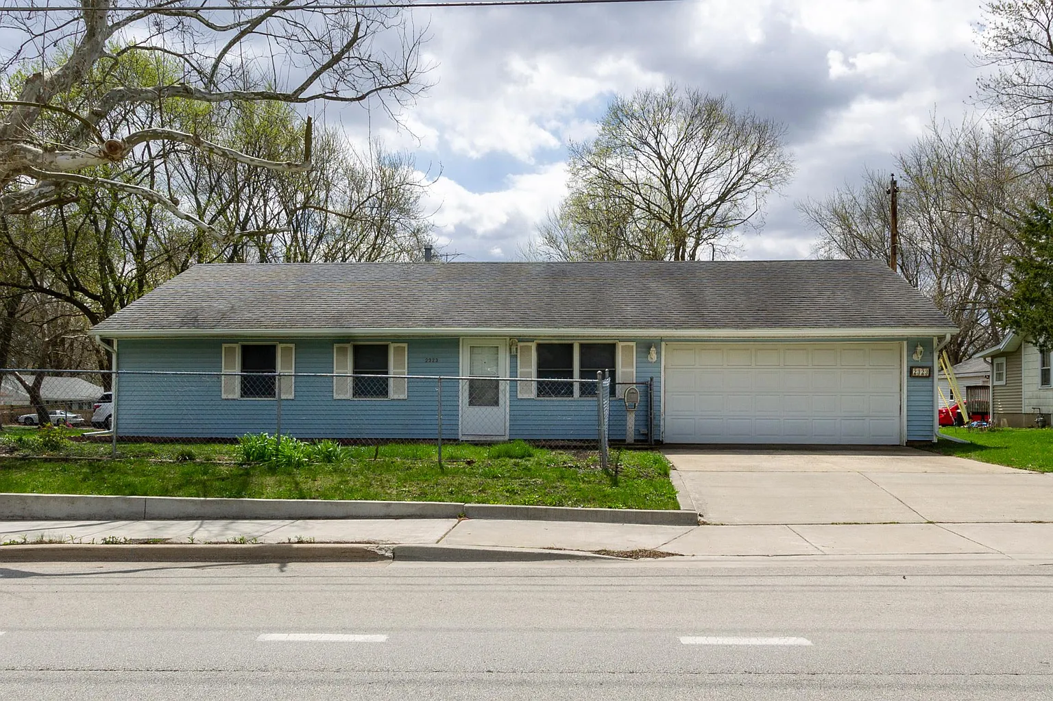 2323 E Main St photo 1