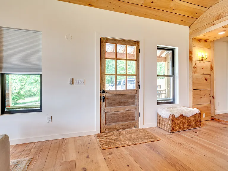 112 Medlin Ln — Photo 5