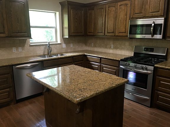 5th image of 340 Whiteoak Dr