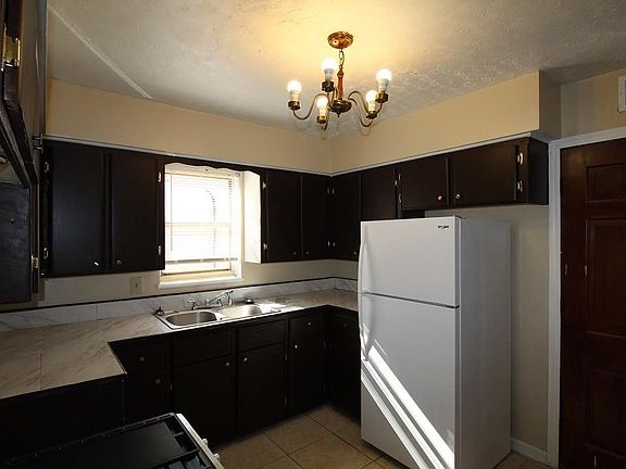 5th image of 1812 Corrine Dr
