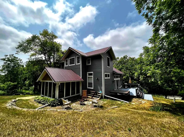 N5304 Rat Hollow Rd, Argyle, WI 53504