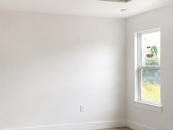 5th image of 149 W Hickory Street