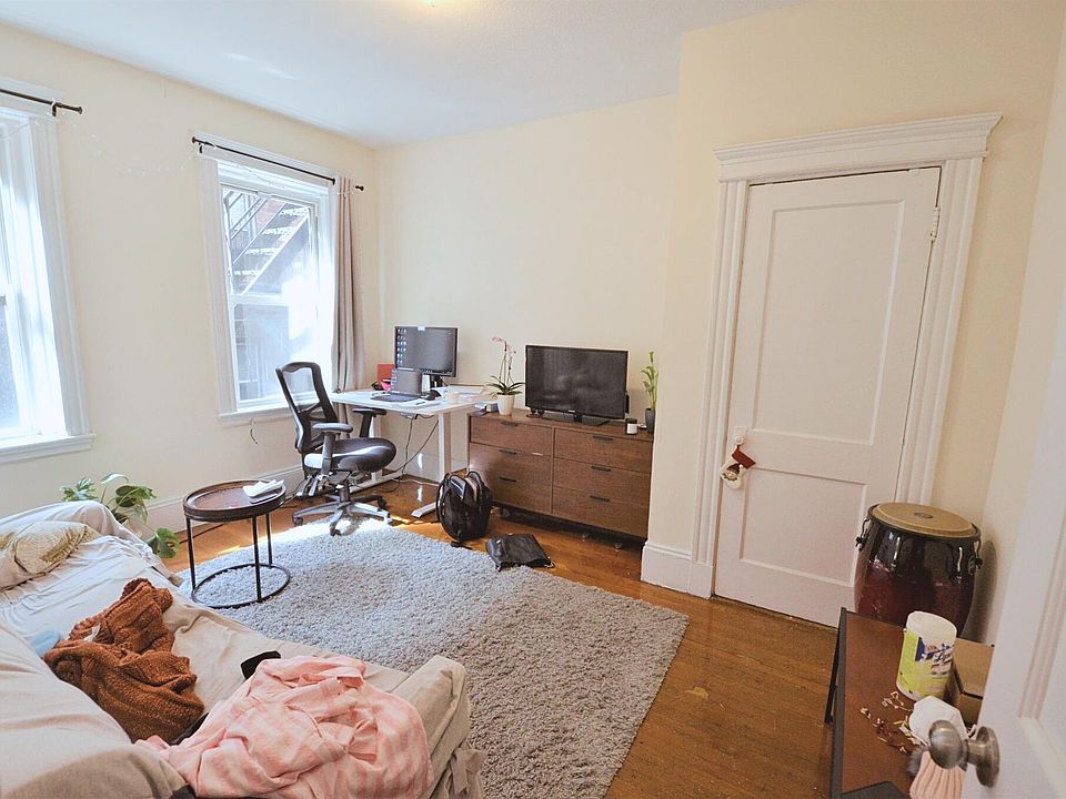 1st image of 137 Peterborough St APT 11