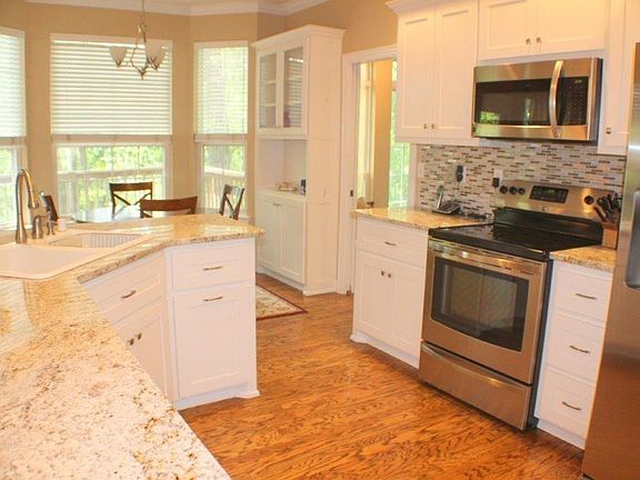 5th image of 114 E Woodcliff Ln