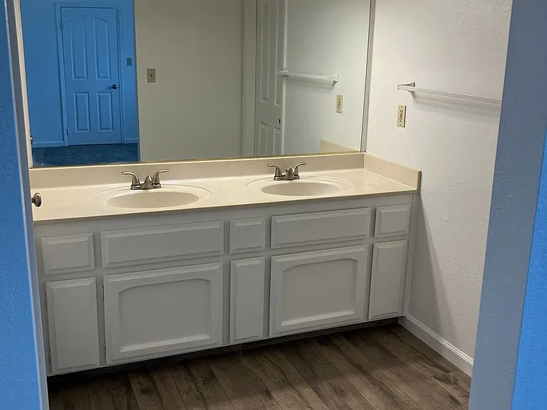 2704 Snyder Ave — Photo 17