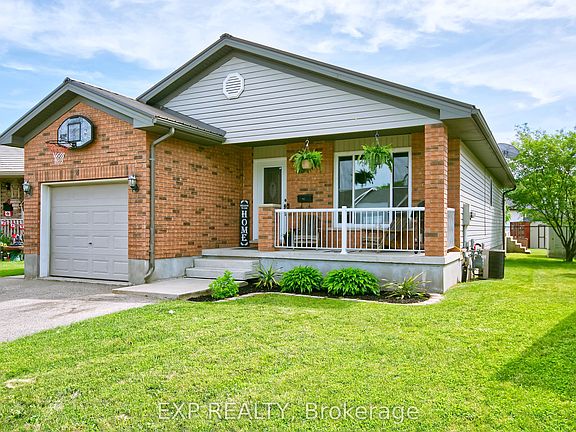 3rd image of 8 Rebecca Dr