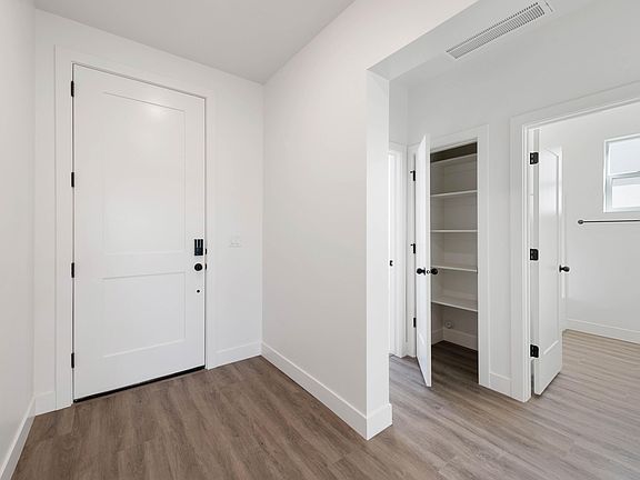 5th image of 333 W Rosie Loop
