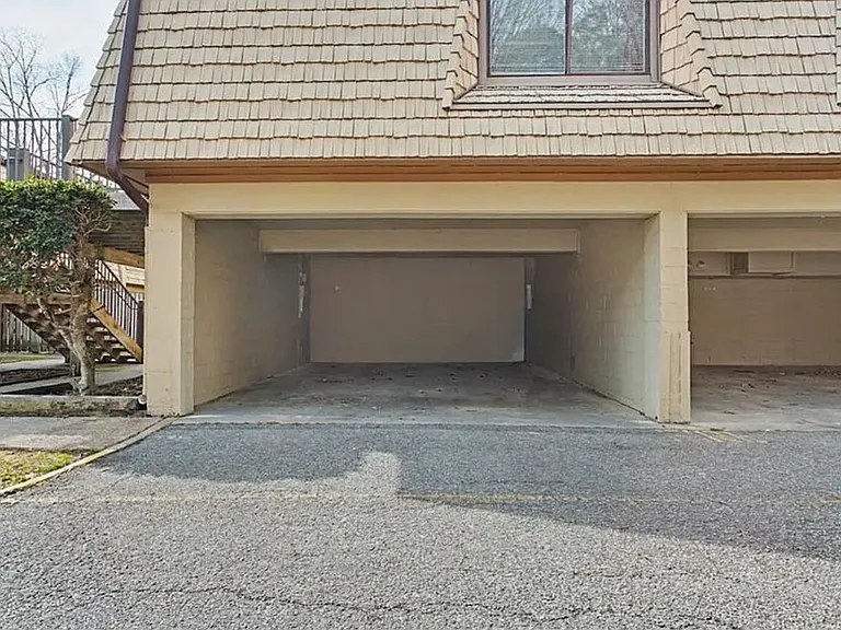 1511 Monterry Pl — Photo 3