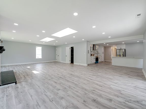 4th image of 916 Woodland Dr