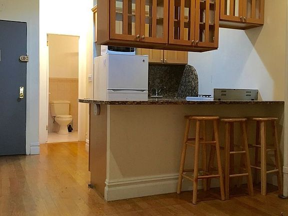 3rd image of 237 W 10th St APT 11