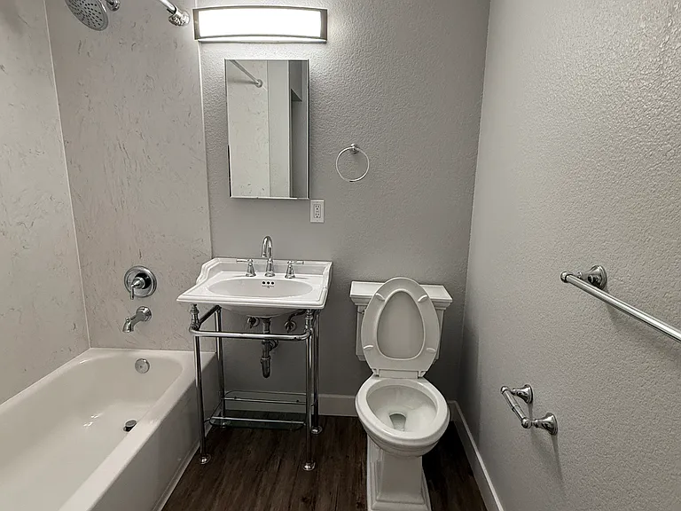 Arlington Apartments — Photo 5