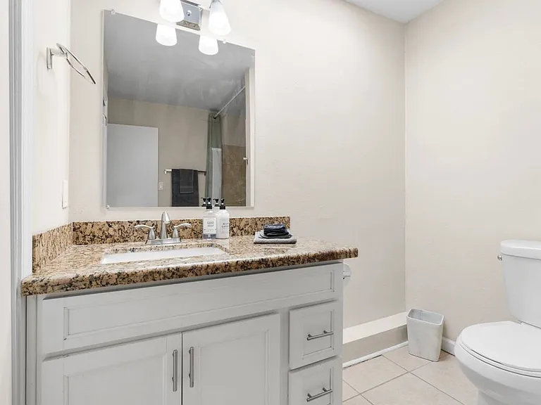 1010 E Maryland Ave #12 — Photo 15