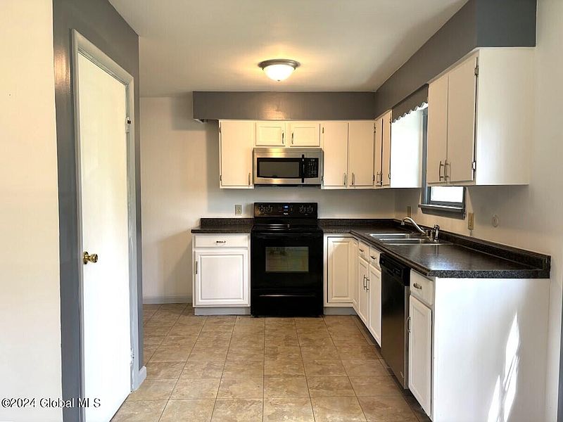 3rd image of 9 Harding Avenue