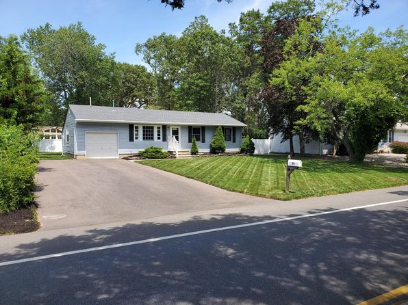20 Laurel Blvd