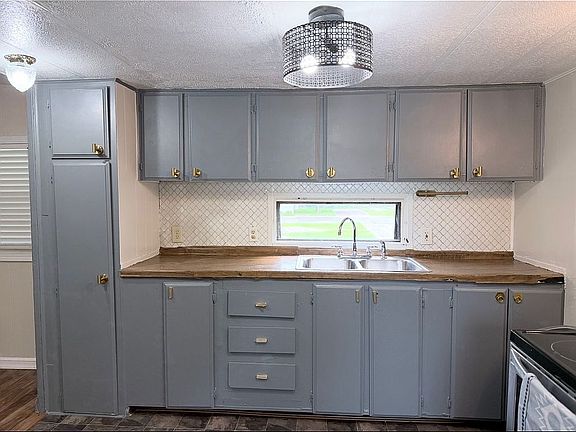 4th image of 218 Paradise Blvd