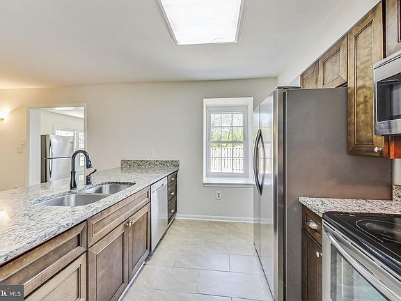 5th image of 118 Matthew Ct