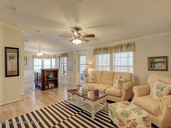 4th image of 956 Wren Cir