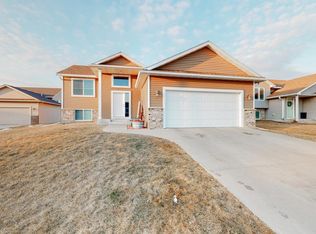 5535 Weatherstone Ln NW, Rochester, MN 55901