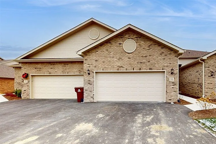 3 bed, 2.5 bath, 2400 sqft, $3,400 — Photo 4