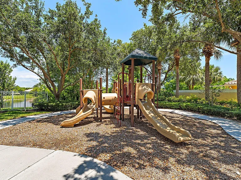 4526 Illicium Dr — Photo 45