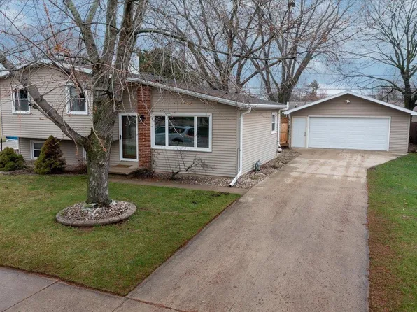 1058 Tullar Rd, Neenah, WI 54956