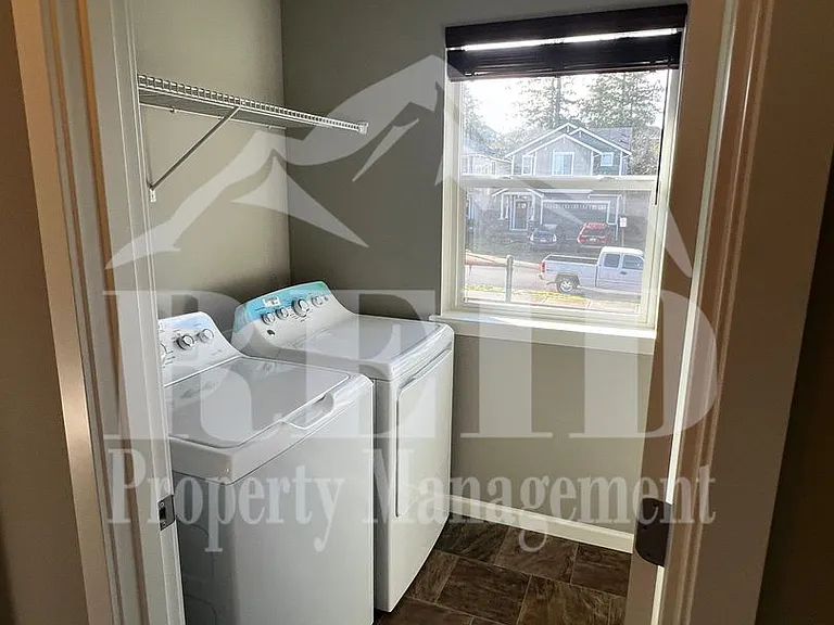 3887 Portside Dr — Photo 40