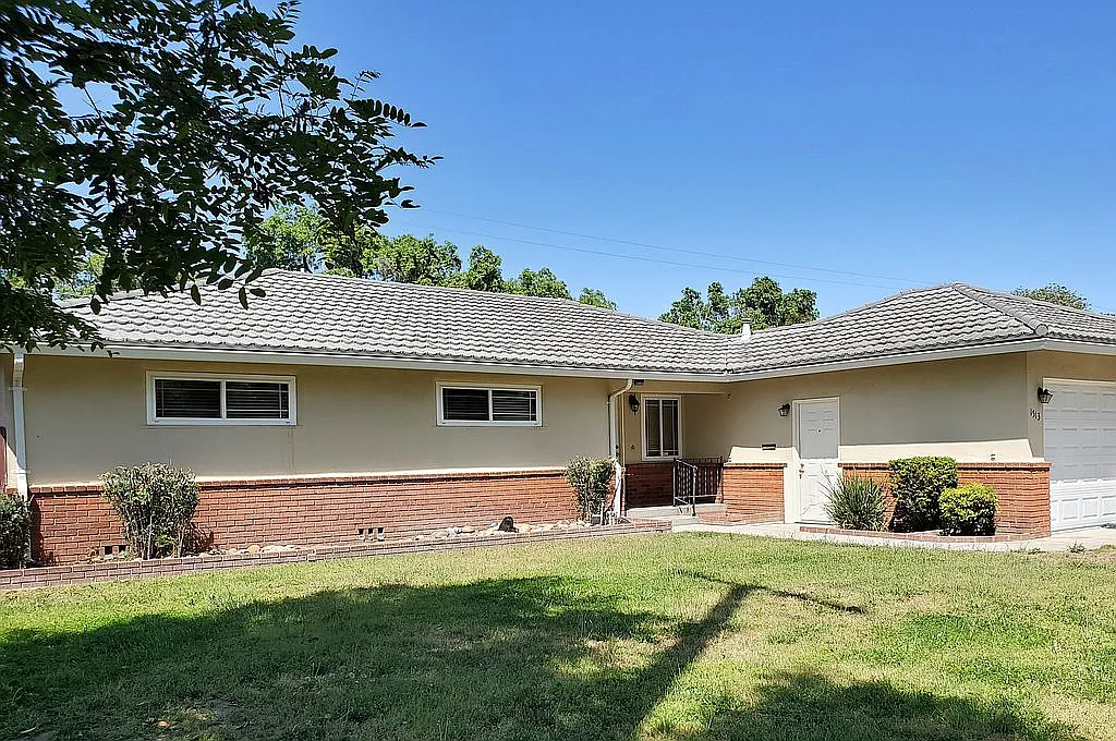 1513 W Roseburg Ave photo 1