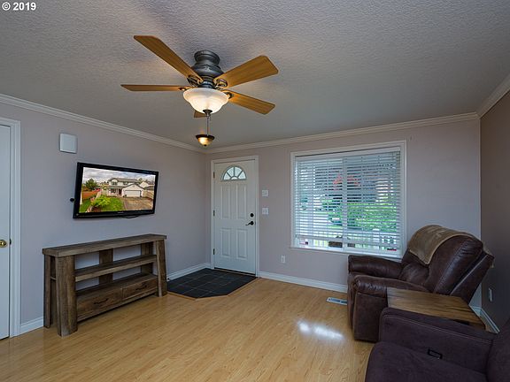 4th image of 1600 SE 187th Pl
